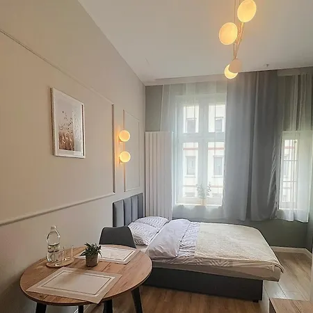 Grey 1 Apartment *